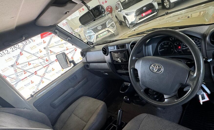 2015 Toyota Land Cruiser 79 4.5 D4D LX V8