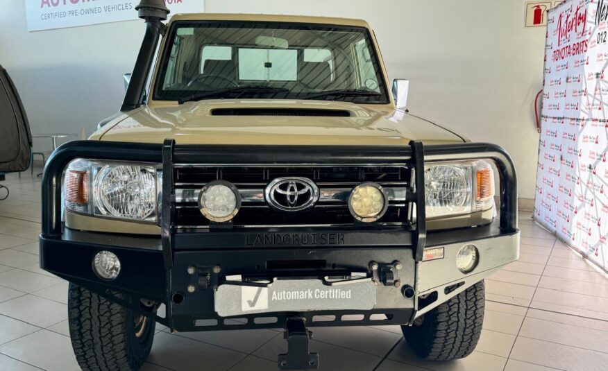 2015 Toyota Land Cruiser 79 4.5 D4D LX V8