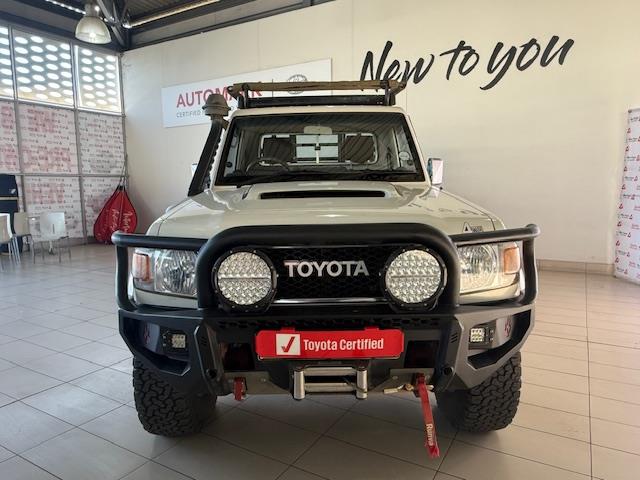 2017 Toyota Land Cruiser 79 4.5D-4D LX V8