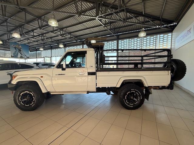 2017 Toyota Land Cruiser 79 4.5D-4D LX V8