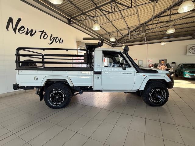 2017 Toyota Land Cruiser 79 4.5D-4D LX V8