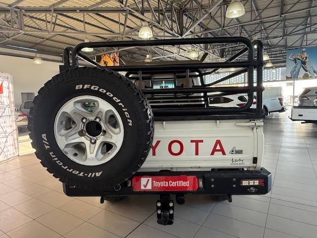 2017 Toyota Land Cruiser 79 4.5D-4D LX V8