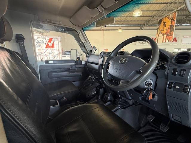 2017 Toyota Land Cruiser 79 4.5D-4D LX V8