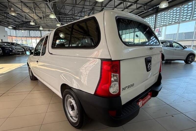 Nissan NP200