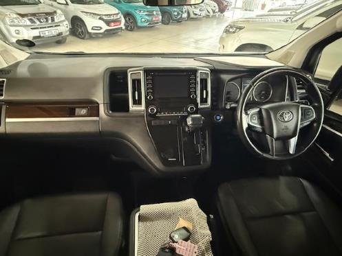 2020 Toyota Quantum 2.8 LWB bus 9-seater VX Premium
